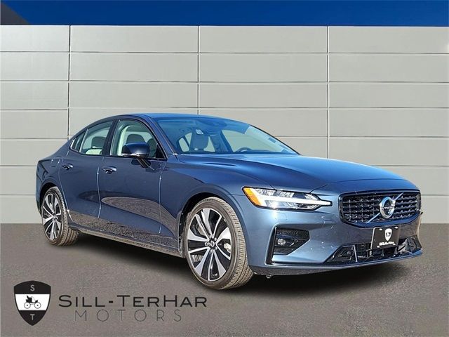 2022 Volvo S60 Momentum