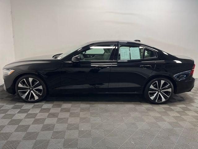 2022 Volvo S60 Momentum