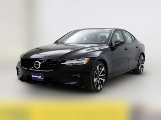 2022 Volvo S60 Momentum