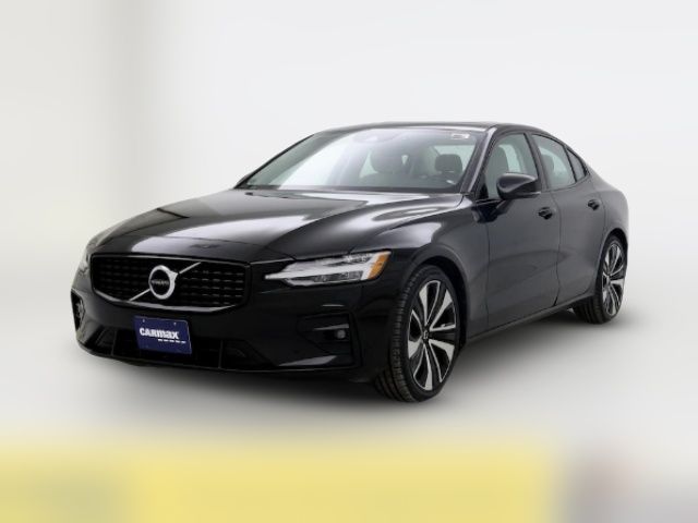 2022 Volvo S60 Momentum