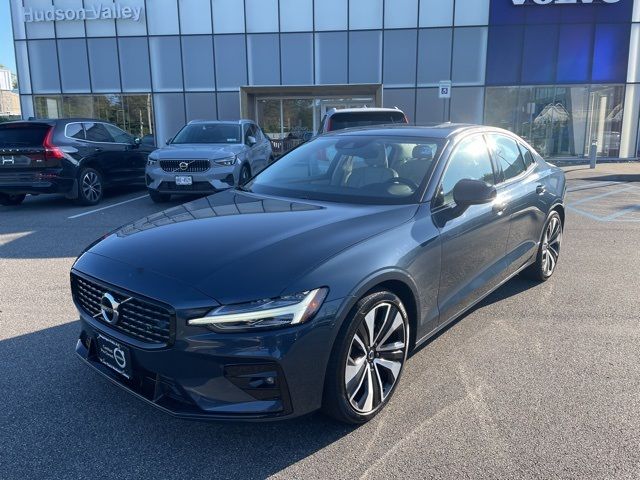 2022 Volvo S60 Momentum