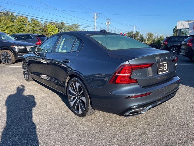 2022 Volvo S60 Momentum