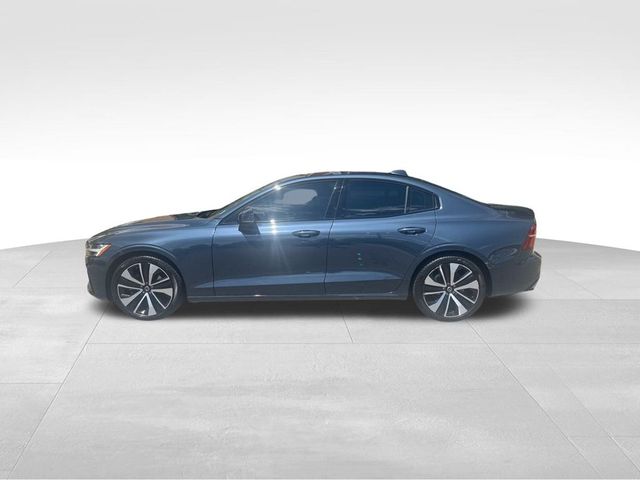 2022 Volvo S60 Momentum