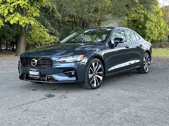 2022 Volvo S60 Momentum