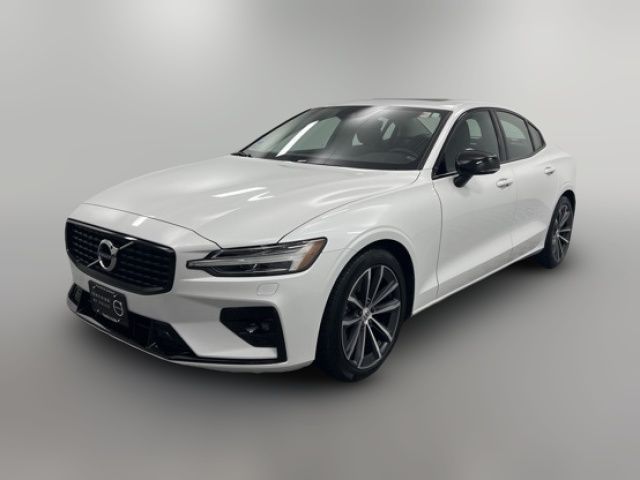 2022 Volvo S60 Momentum