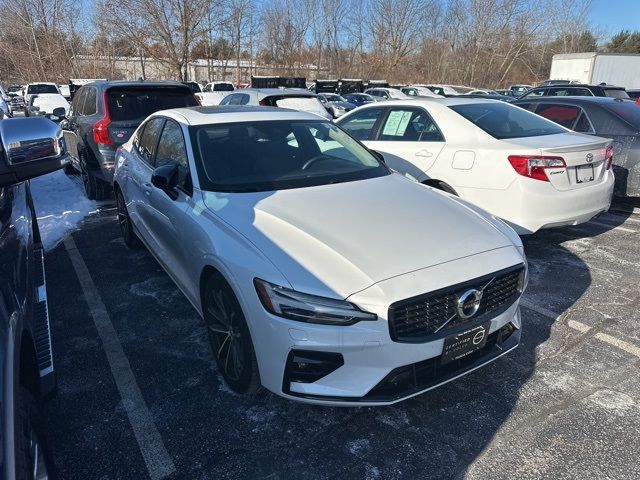 2022 Volvo S60 Momentum