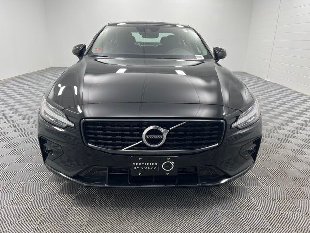 2022 Volvo S60 Black Edition Momentum