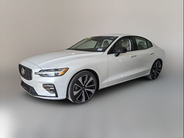 2022 Volvo S60 Momentum