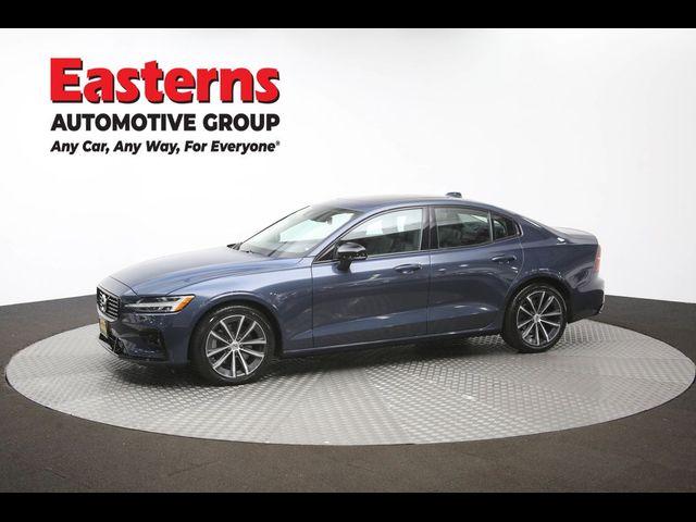 2022 Volvo S60 Momentum