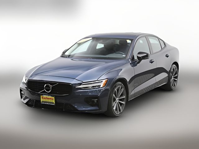 2022 Volvo S60 Momentum