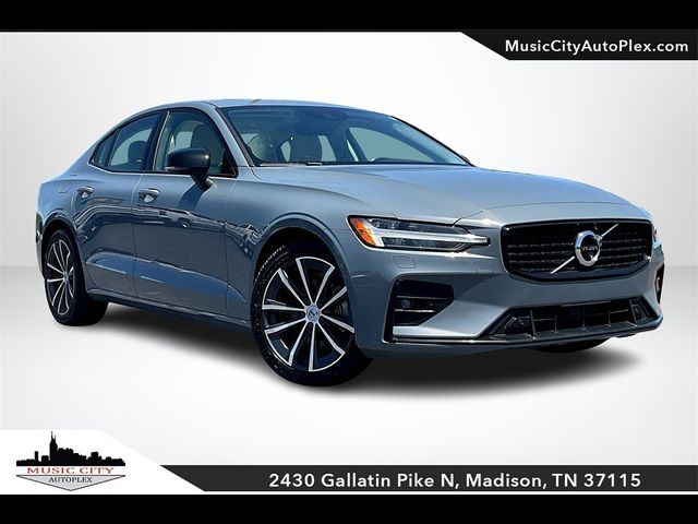 2022 Volvo S60 Momentum
