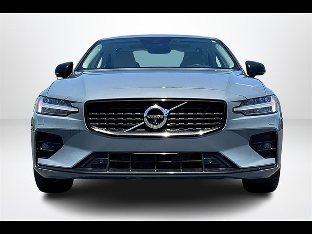 2022 Volvo S60 Momentum