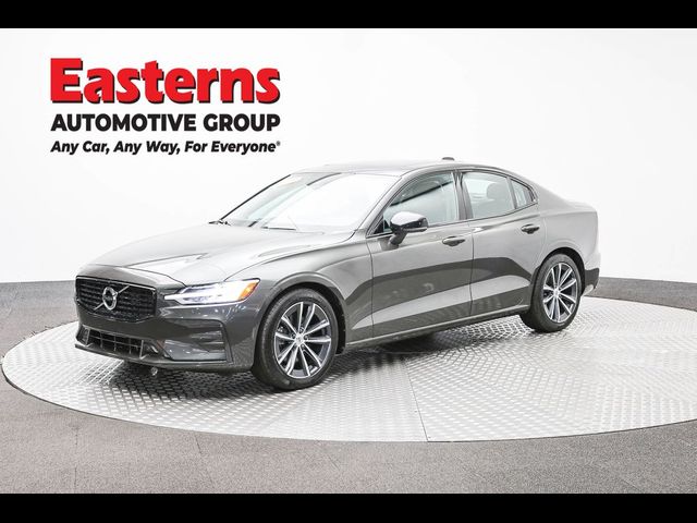 2022 Volvo S60 Momentum