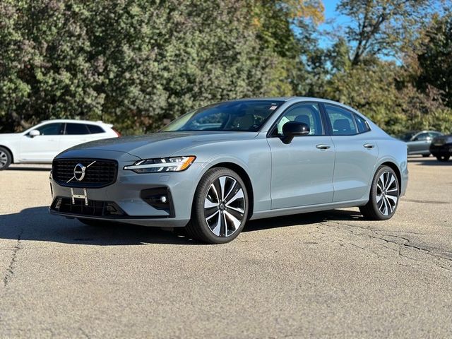 2022 Volvo S60 Momentum