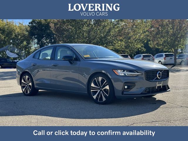 2022 Volvo S60 Momentum