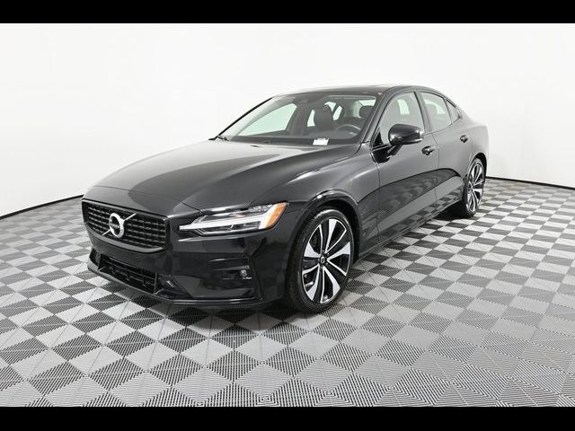 2022 Volvo S60 Momentum