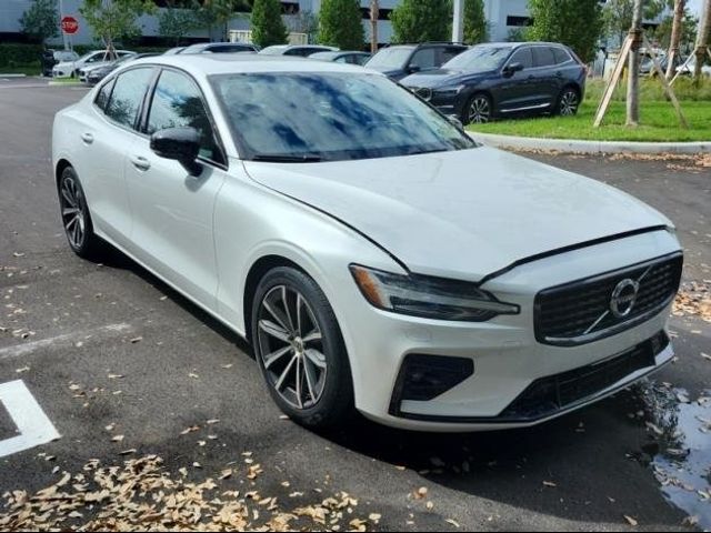 2022 Volvo S60 Momentum