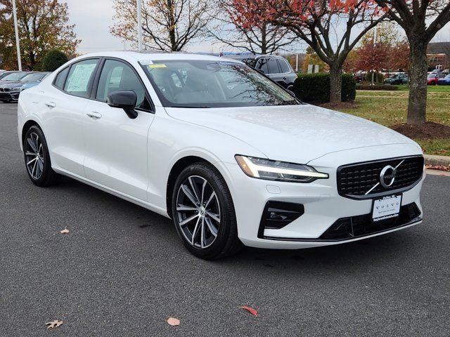 2022 Volvo S60 Momentum