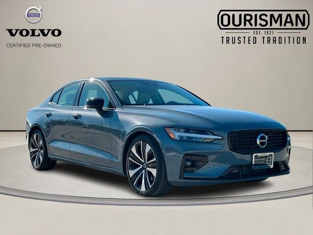 2022 Volvo S60 Momentum