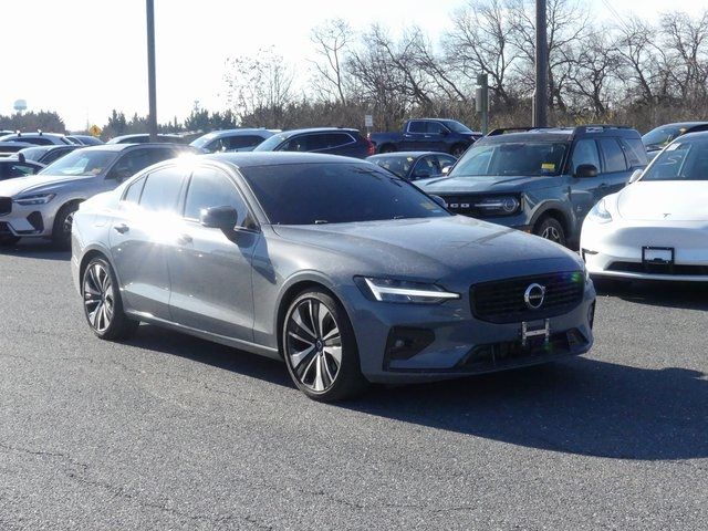 2022 Volvo S60 Momentum