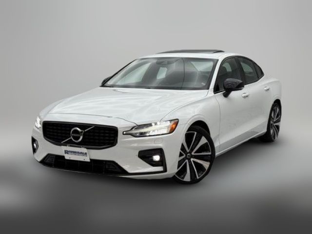 2022 Volvo S60 Momentum