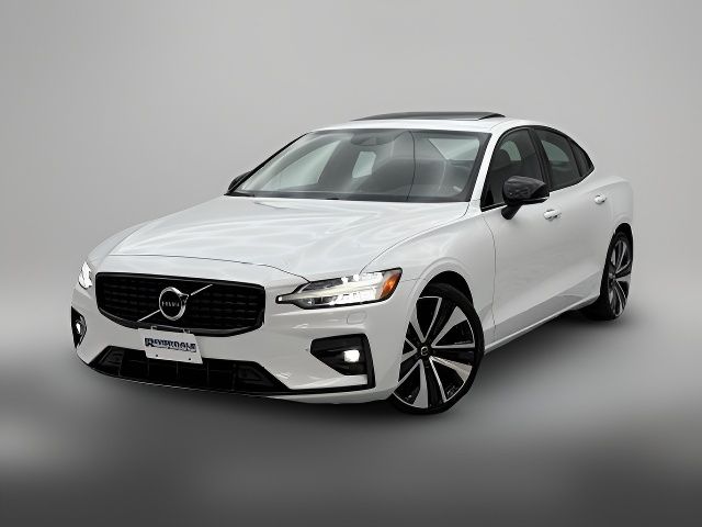 2022 Volvo S60 Momentum