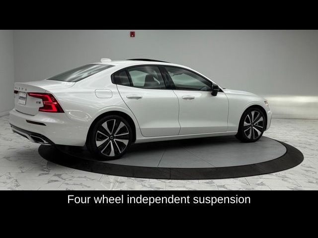 2022 Volvo S60 Momentum