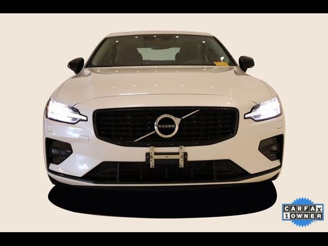 2022 Volvo S60 Momentum