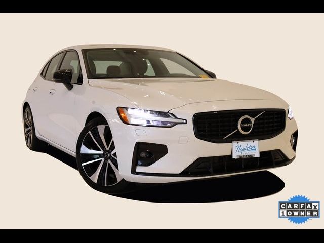 2022 Volvo S60 Momentum