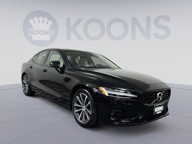 2022 Volvo S60 Momentum