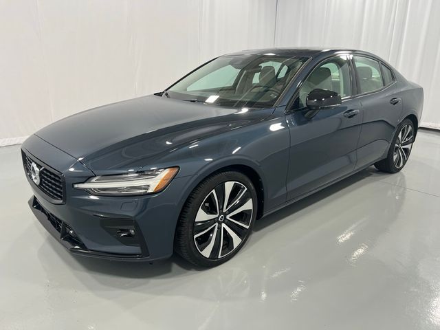 2022 Volvo S60 Momentum