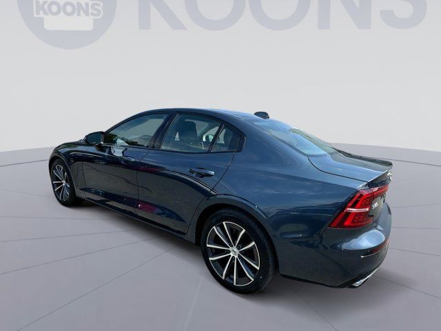 2022 Volvo S60 Momentum