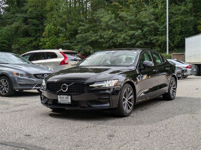 2022 Volvo S60 Momentum