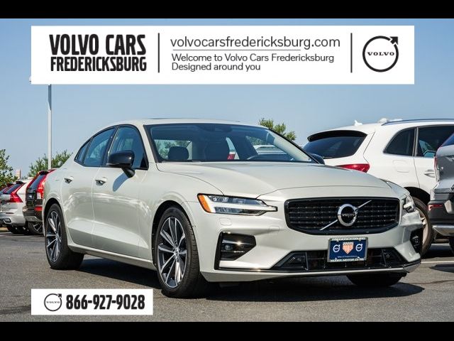 2022 Volvo S60 Momentum