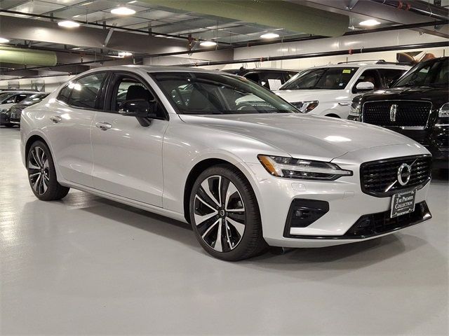 2022 Volvo S60 Momentum