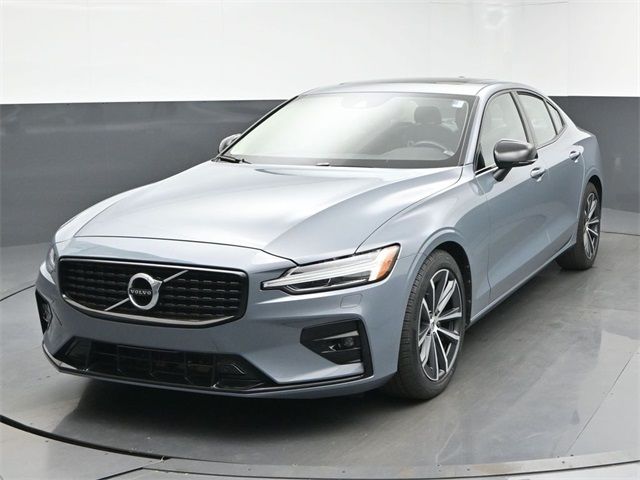 2022 Volvo S60 Momentum