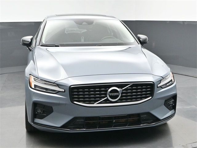 2022 Volvo S60 Momentum