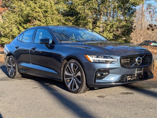 2022 Volvo S60 Momentum