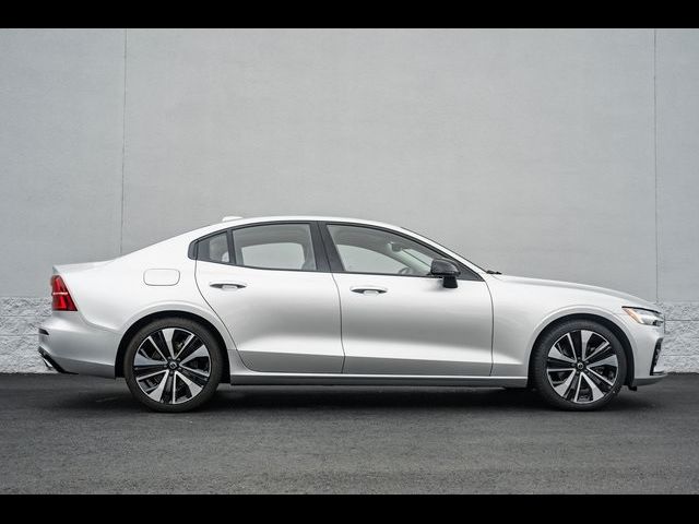 2022 Volvo S60 Momentum