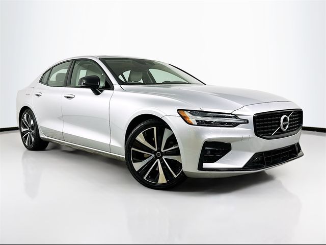 2022 Volvo S60 Momentum