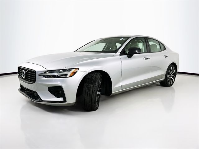 2022 Volvo S60 Momentum