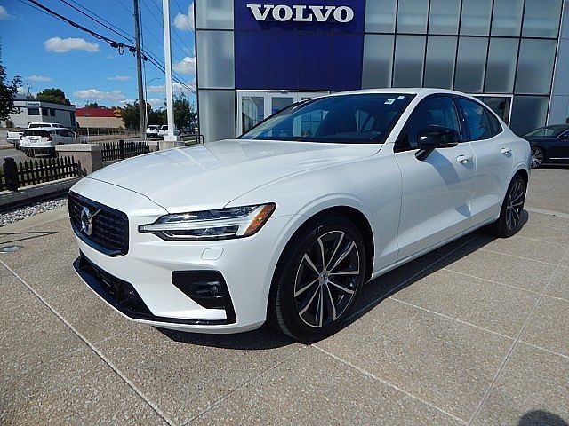 2022 Volvo S60 Momentum