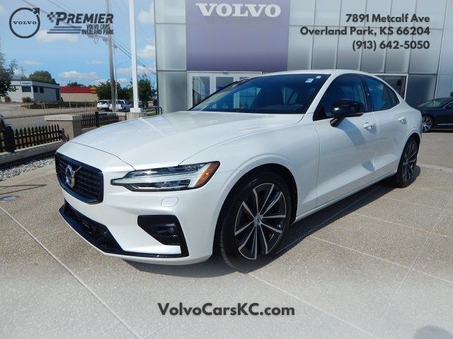 2022 Volvo S60 Momentum