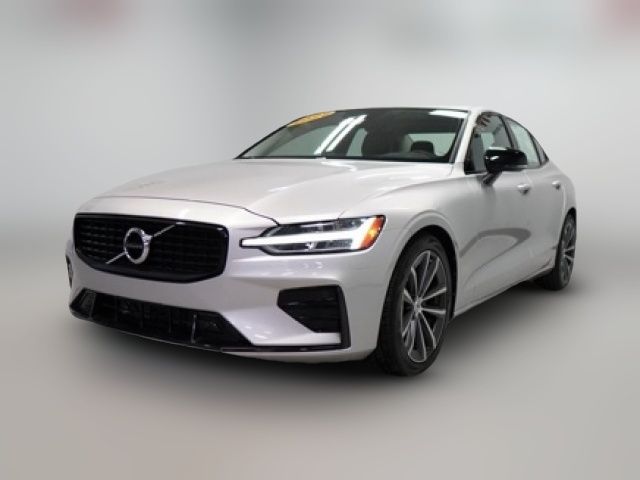 2022 Volvo S60 Momentum