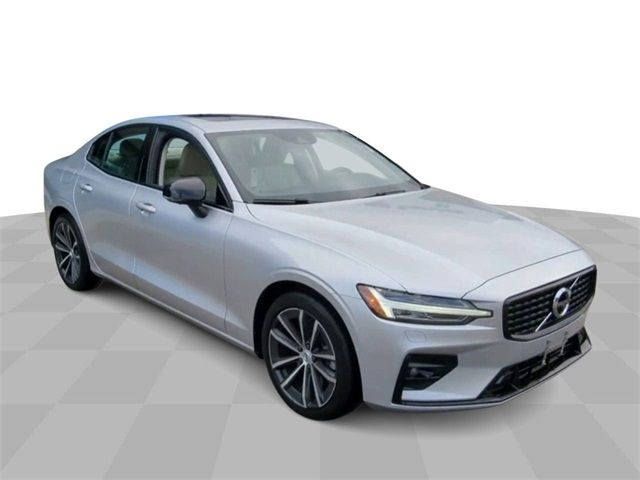 2022 Volvo S60 Momentum