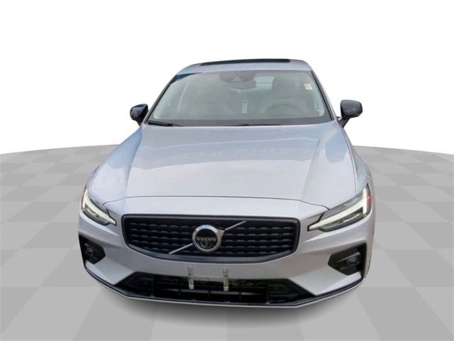 2022 Volvo S60 Momentum