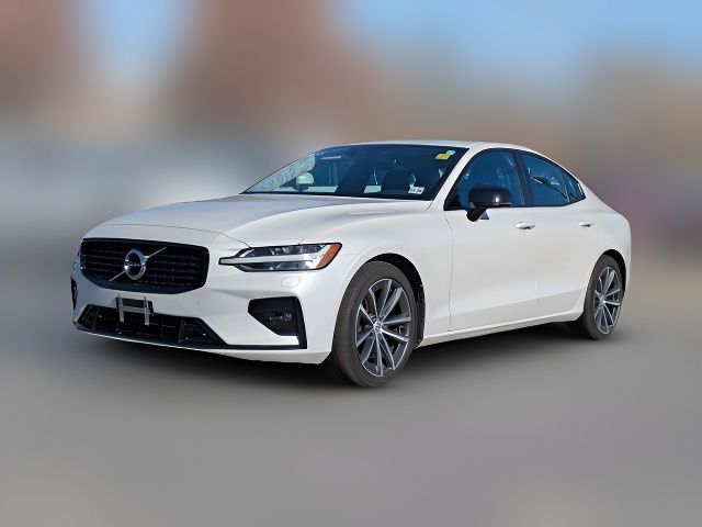 2022 Volvo S60 Momentum