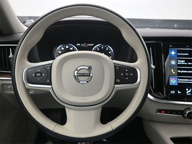 2022 Volvo S60 Momentum