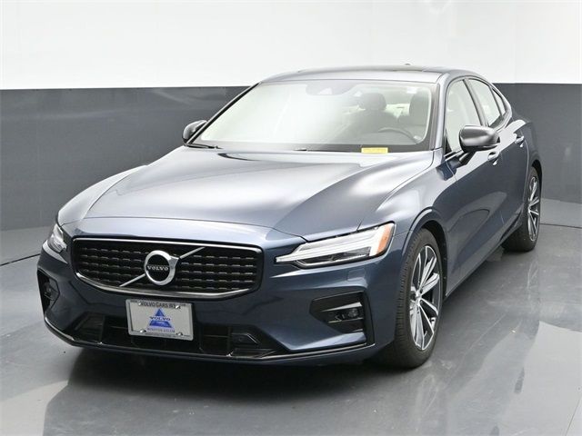 2022 Volvo S60 Momentum