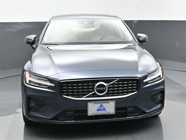 2022 Volvo S60 Momentum